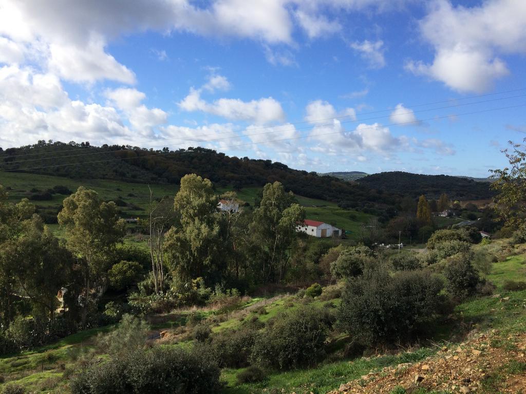 Гостевой дом Cortijo El Berrocal Казалла де ла Сиерра Экстерьер фото